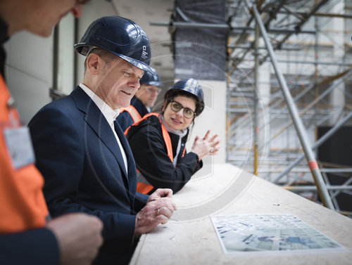 Olaf Scholz besucht Humboldt-Forum