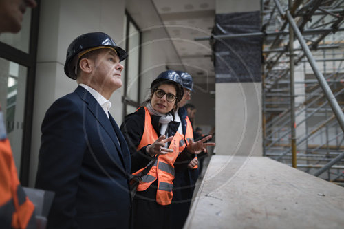 Olaf Scholz besucht Humboldt-Forum