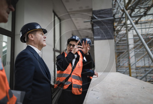 Olaf Scholz besucht Humboldt-Forum