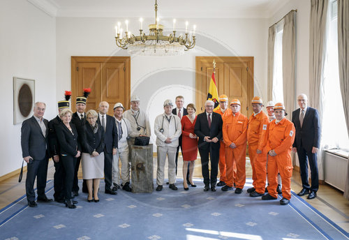 Bundespraesident Frank-Walter Steinmeier - letzten Stuecks Steinkohle