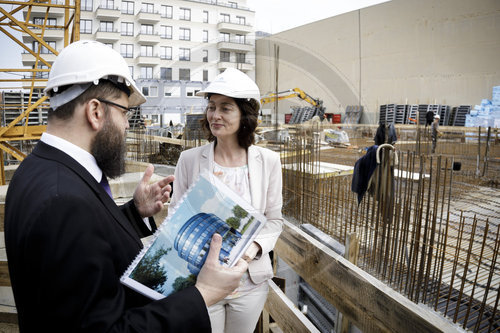 BM Barley besucht Baustelle des Pears Juedischen Campus