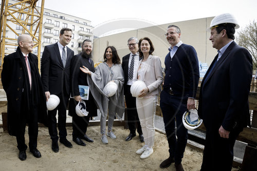 BM Barley besucht Baustelle des Pears Juedischen Campus