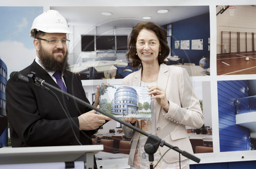 BM Barley besucht Baustelle des Pears Juedischen Campus