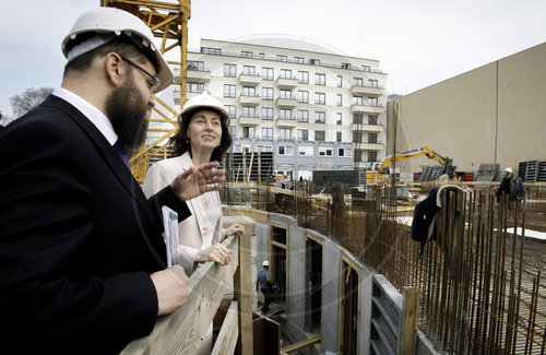 BM Barley besucht Baustelle des Pears Juedischen Campus