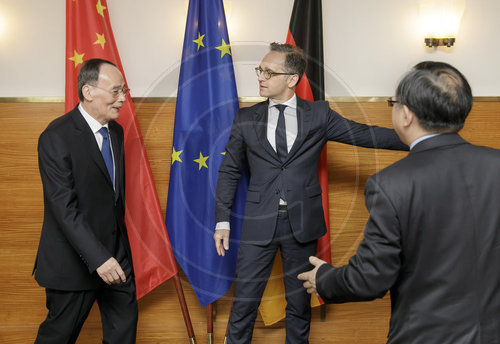 BM Maas mit Wang Qishan