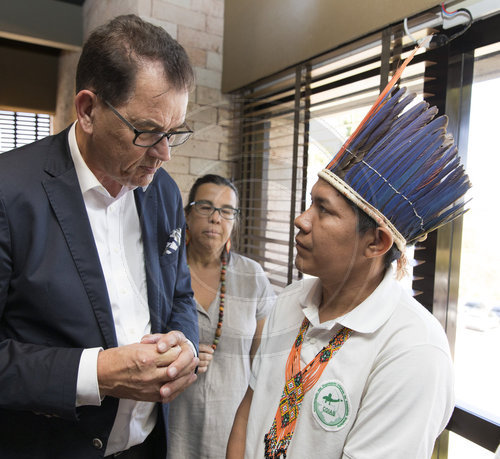 Bundesentwicklungsminister Gerd Mueller, CSU, trifft NGO-Vertreter der indigenen Bevoelkerung