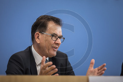Gerd Mueller bei Vorstellung der Waldstudie
