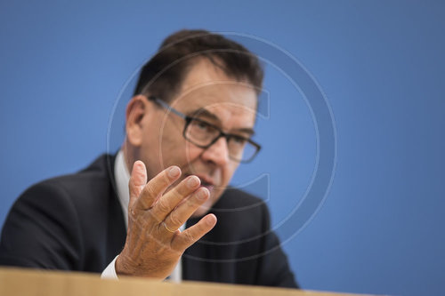 Gerd Mueller bei Vorstellung der Waldstudie