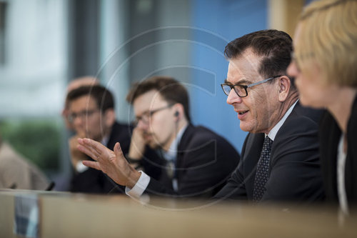 Gerd Mueller bei Vorstellung der Waldstudie