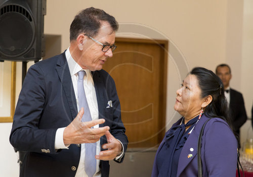 Bundesentwicklungsminister Gerd Mueller, CSU, trifft Joenia Wapichana, indigene Abgeordnete