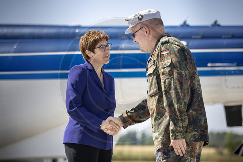 Kramp-Karrenbauer besucht Einsatzfuehrungskommando der Bundeswehr