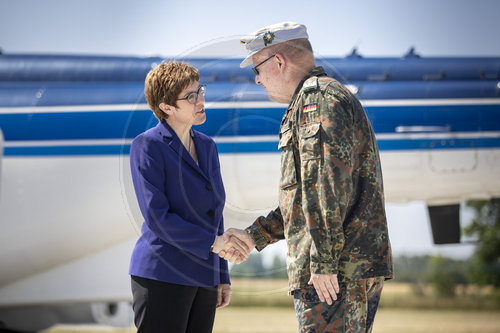 Kramp-Karrenbauer besucht Einsatzfuehrungskommando der Bundeswehr