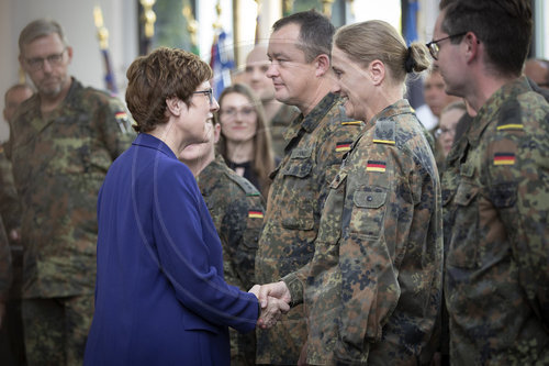 Kramp-Karrenbauer besucht Einsatzfuehrungskommando der Bundeswehr