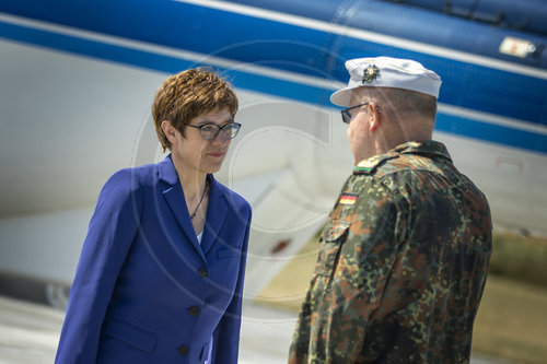 Kramp-Karrenbauer besucht Einsatzfuehrungskommando der Bundeswehr