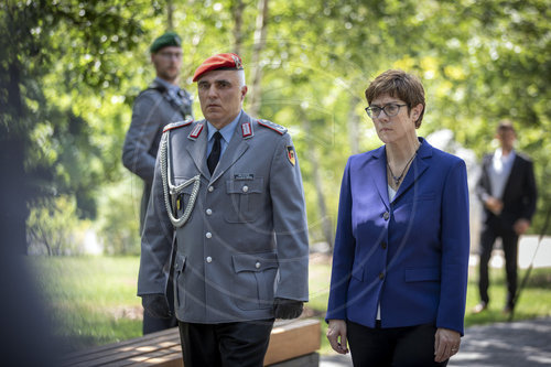 Kramp-Karrenbauer besucht Einsatzfuehrungskommando der Bundeswehr