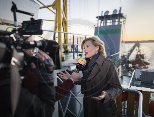 Julia Kloeckner besucht Fischereischutzboot
