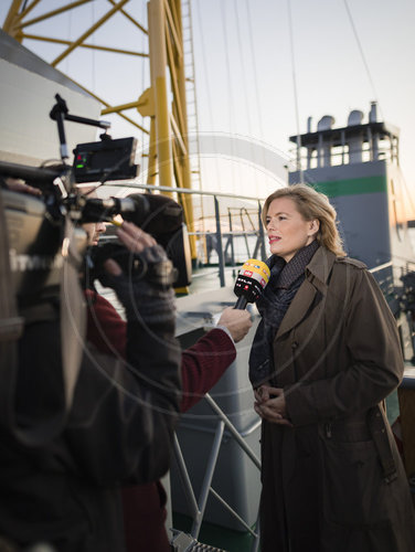 Julia Kloeckner besucht Fischereischutzboot