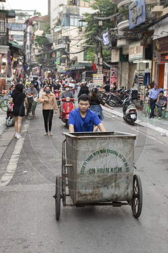 Strassenszene in Hanoi / Vietnam