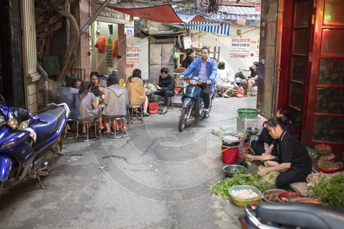 Strassenszene in Hanoi / Vietnam