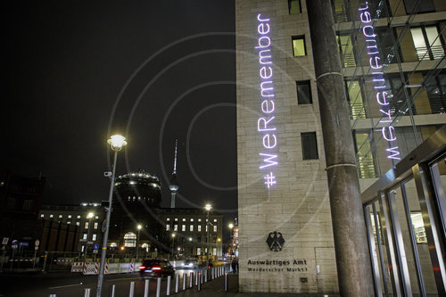 WeRemember Schriftzug am Auswaertigen Amt
