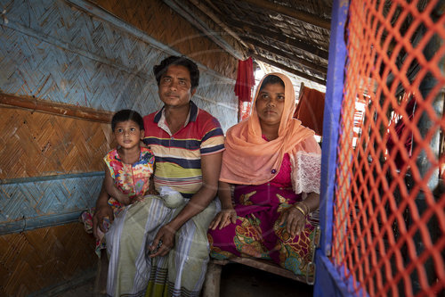 Familie im Fluechtlingslager , Bangladesch