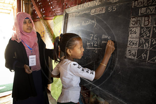 Schulunterricht im Fluechtlingslagers