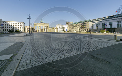 Der leere Pariser Platz vor dem Brandenburger Tor.