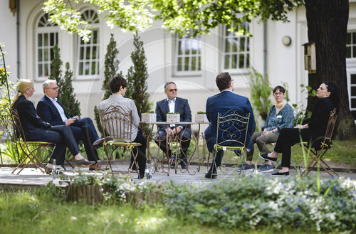 BM Spahn besucht St. Elisabeth Stift