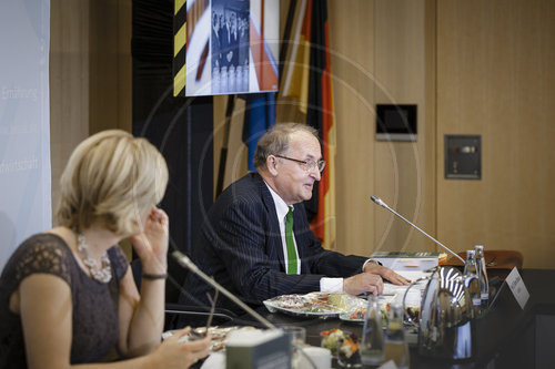 BM Kloeckner bei Uebergabe des Schlussberichtes der Historikerkommission