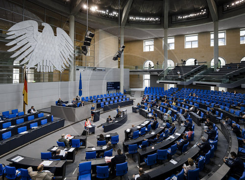 BM Kloeckner spricht im Bundestag