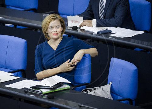 BM Kloeckner spricht im Bundestag