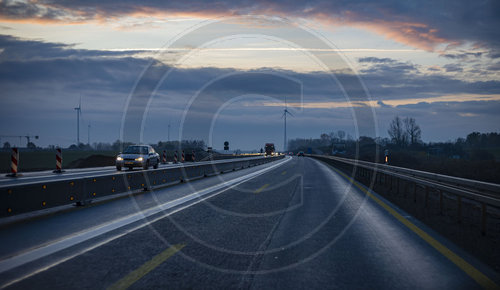 Autobahn in der Morgendaemmerung