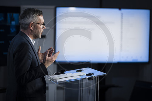 StM Roth bei Pressekonferenz zum RfAA Treffen