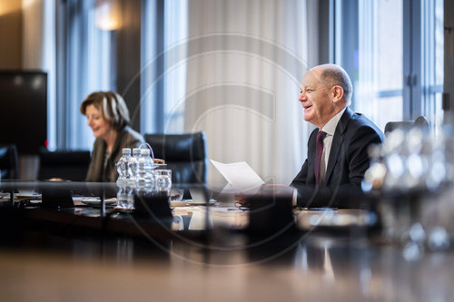 Olaf Scholz besucht BASF und Biontech