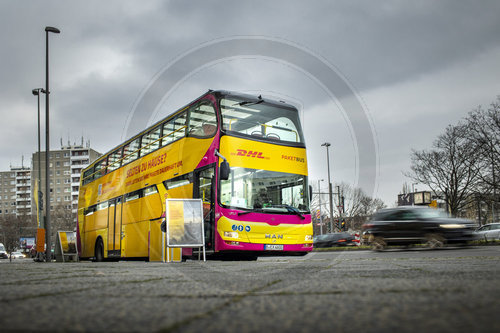Mobiler DHL Paketbus