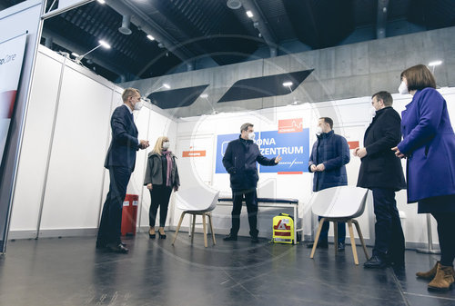 Spahn besucht Impfzentrum in Nuernberg