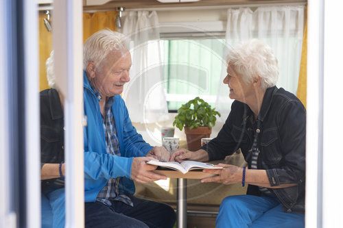 Thema: Rentner in ihrem Wohnwagen