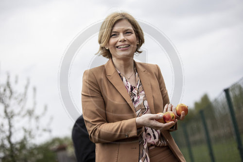 Julia Kloeckner besucht Bundesfachgruppe Obstbau