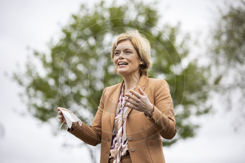 Julia Kloeckner besucht Wasserspeicher