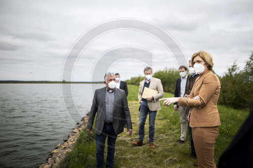 Julia Kloeckner besucht Wasserspeicher