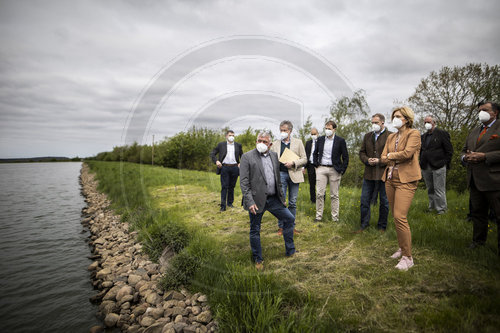 Julia Kloeckner besucht Wasserspeicher