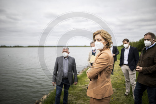 Julia Kloeckner besucht Wasserspeicher