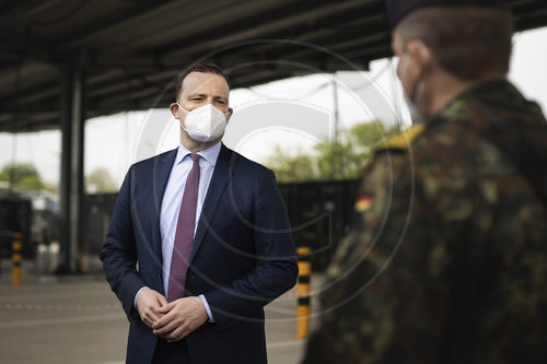 Jens Spahn besucht Versorgungszentrum