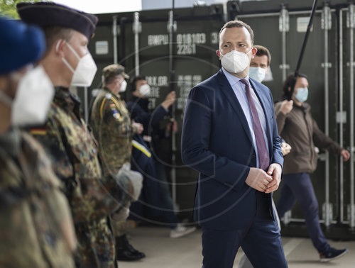 Jens Spahn besucht Versorgungszentrum