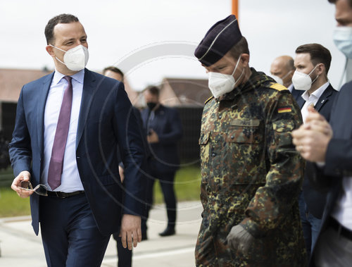 Jens Spahn besucht Versorgungszentrum