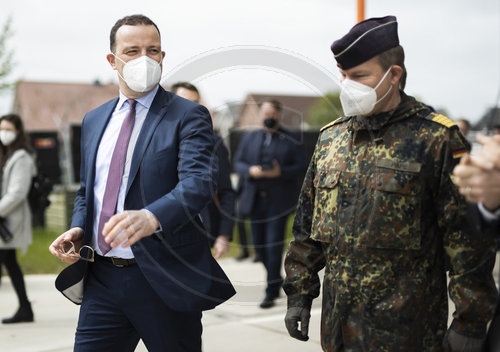 Jens Spahn besucht Versorgungszentrum