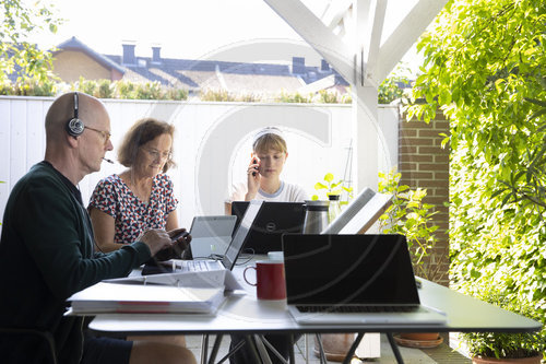 Menschen arbeiten im Home-office