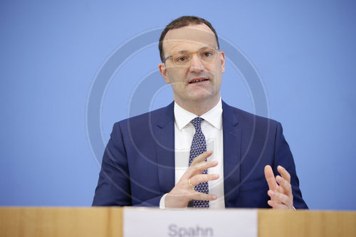 Bundesgesundheitsminister Jens Spahn, CDU spellt den digitalen Impfpass