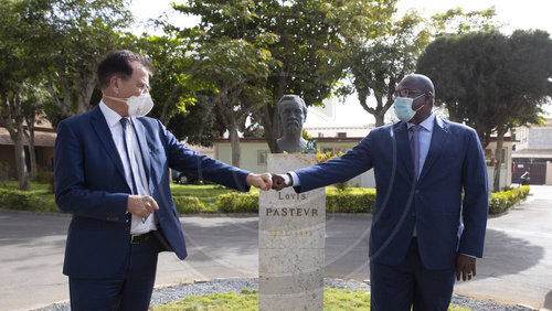 Bundesentwicklungsminister Gerd Mueller, CSU, im Senegal