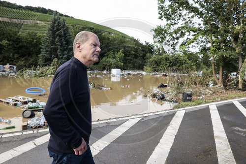Malu Dreyer und Olaf Scholz im Hochwassergebiet